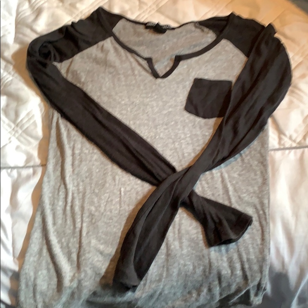 Long sleeve grey and black T